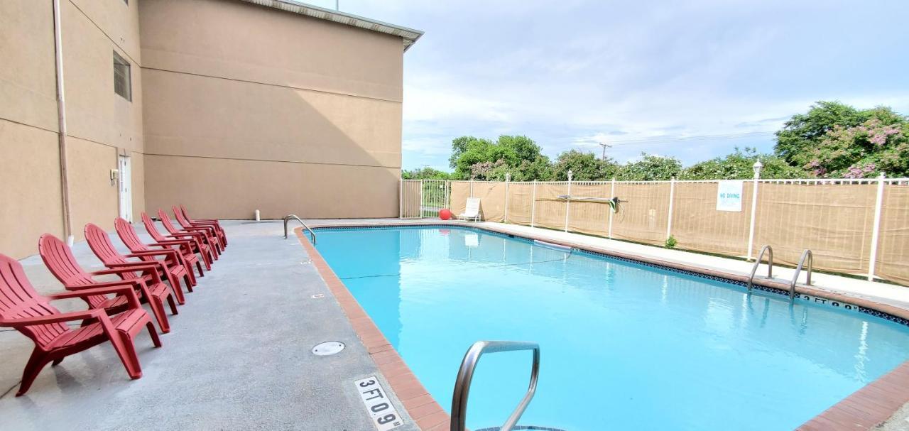 Super 8 By Wyndham Temple I-35 Exterior foto